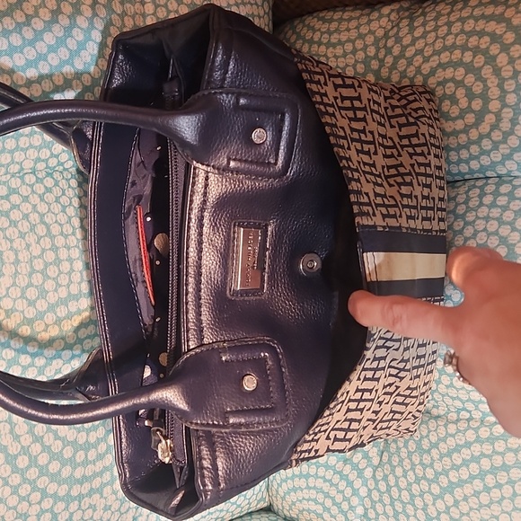 Tommy Hilfiger Vintage Black and White Tote Bag with Monogram Design - Picture 5 of 12